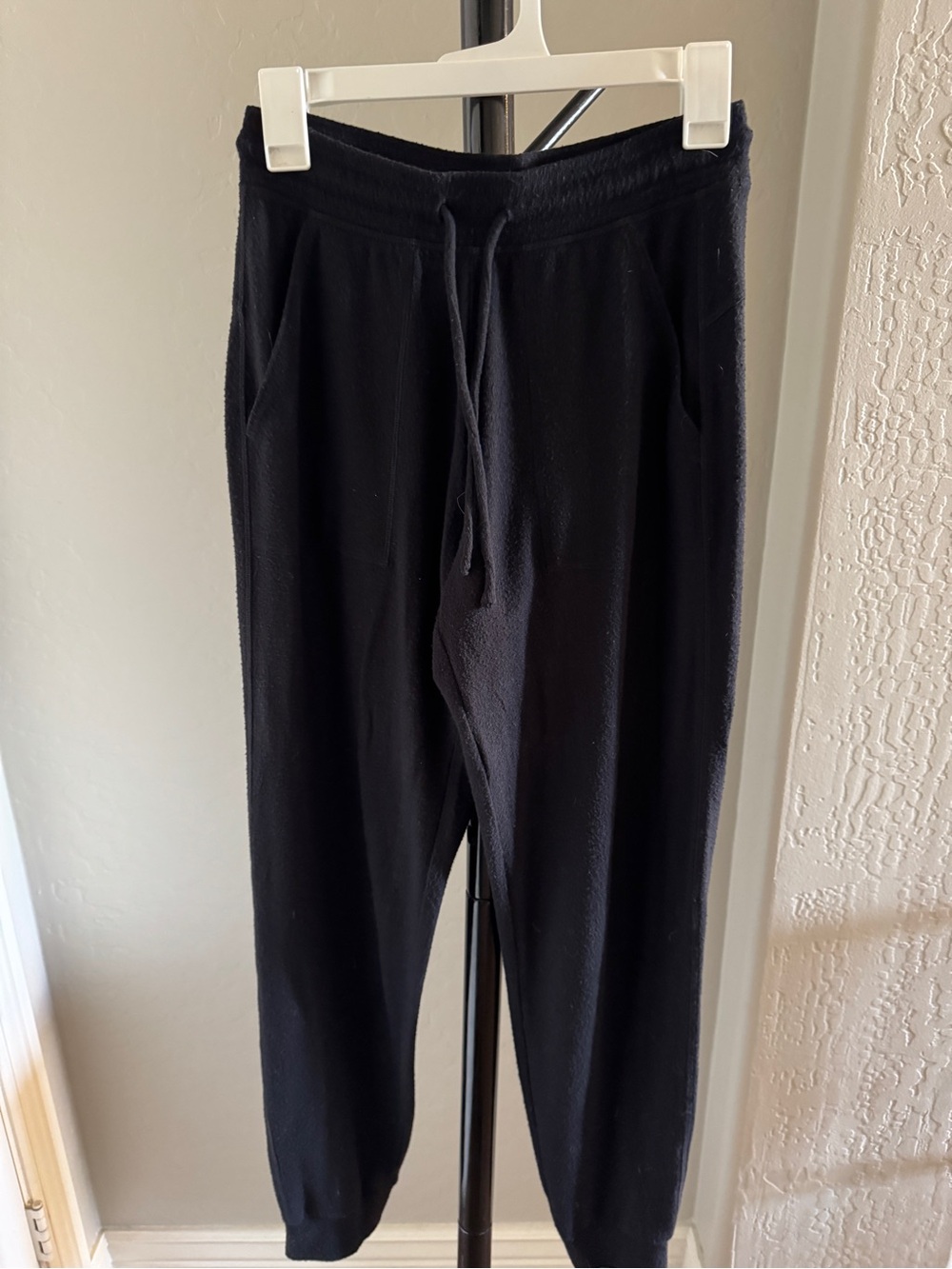 Women’s Alo Muse Black Drawstring Jogger Pants